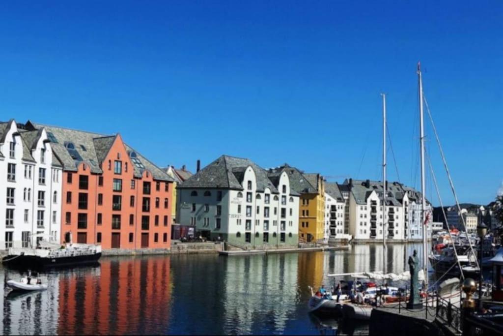 Free Parking Space, 2 Bed Room, Short Walk To Brosundet Ålesund Exterior foto